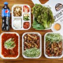 돼지두마리 이미지