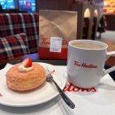 딸기도넛자두커피 | [팀홀튼] 딸기 요거트 카스테라 도넛 커피 후기_ 도넛 꼭 먹어보세요!