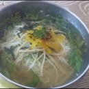 멸치가 살아있는 국수 이미지