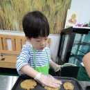 가족과 함께 쿠키만들기 이미지