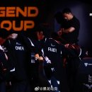KT전 끝나고 페이커가 선수들 모아서 인사하는 모습 이미지