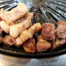 골목 돼지 이미지