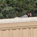 130m 거리 건물서 8발... "지붕에 사람 있다고 경찰에 알렸다" 이미지