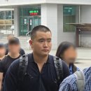 굳은 표정의 이재용 삼성전자 회장 아들…해군 장교 입대 모습 보니 이미지