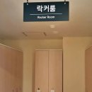 문득 낚아챈 너의 손을 꼭 잡고서