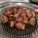 흑돼지형제들 | 가정동 루원시티 맛집 고기집 흑돼지형제들 구워주는 연탄구이 촉촉한 목살 주차 후기