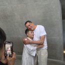 관람자들을 바라보기 이미지