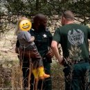 숲길 강아지 이미지