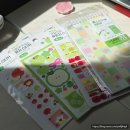 더펜상사(주) | 다이소 신상 프룻프룻 프룻시리즈 스티커, 스티커북, 펜파우치 발빠른 내돈내산 구매후기