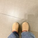 새현대세탁소 | 어그 타스만2 슬리퍼 샌드 220 5사이즈 팁 발 볼 넓고 발등 높은 여자 후기 착샷