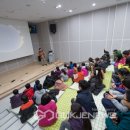 빛나는 도서관 이미지