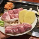 돈삼식당 | 철판구이 고기집 육삼식당 오산점 삼겹살 목살