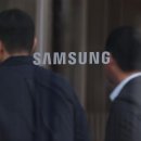 Trump risk weighs on struggling Samsung Electronics 트럼프 리스크의 어려움을 겪고 있는 삼성 이미지