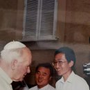 성바오로2세 교황님을 알현하는 이창수 야고보 신부님(1991년) 이미지