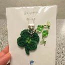 행운공방 앞 | 🍀 행운이 따라온다! 델피네공방 핸드메이드 네잎클로버 뜨개 비즈 키링 솔직 후기 (우정템/차키링 추천)