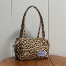 위아 | 위아이윤 핸디 파우치 베이지 레오파드 내돈내산 후기