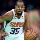 [PHX] Suns 조직 내에서 듀란트가 Grade 2 발목 염좌를 진단받을 가능성이 있다는 우려가 있음 (Greg moore) 이미지