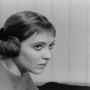 &#39;국외자들&#39; 안나 카리나, 영화에는 총 세명의 주연배우들이 등장하는데, 단언컨대 오딜 역의 그녀가 가장 돋보인다 이미지