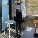 리올그 버킷햇, 유니클로 다운재킷, hai 리틀 실크백, 에잇세컨즈 스커트를 착용한 초겨울 코디