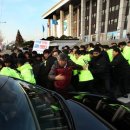 길환영 KBS 사장 첫 출근, ‘출근 반대 시위’ 격렬 이미지