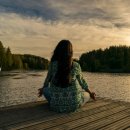 내면의 평온을 찾는 명상 이미지