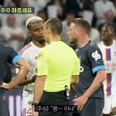 축구 경기 중에 선수들이랑 심판 대화 개웃김ㅋㅋㅋ jpg 이미지