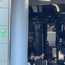 퇴근길에도 팬들 챙기는 NC 김주원 선수 이미지