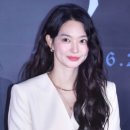 지나패션 | 그렇지 못한 하의... 최근 화제인 신민아 공식 석상 패션 솔직 후기(+명품이라고 다 정답은 아니다?)