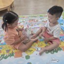 8월3주) 안아주는 그림 모자이크 + 친구 얼굴사진 로션 바르기 + 자유놀이 이미지