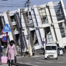 건물 200동 폭격 맞은 듯…일본 지진 사망 최소 48명 - 중앙일보 이미지