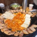 [대전 유성] 무쇠김치삼겹 대전봉명점 | 고기기름 모아서 김치 튀기는곳!