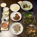 소나무 향 가득한 공간에서 즐기는 솔삼겹 한 점 - 진해 숲돈 방문 후기