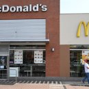맥도널드 앞 이미지