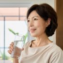 “노화 막는 기본 습관은 물 섭취” ‘이런 증상’ 있다면 지금 당장 한 잔을. 이미지