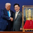 한국, 무역 협상 완화 위해 트럼프에 선물 쏟아 이미지