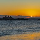 봉길대왕암(문무대왕릉) | 경주여행, 봉길대왕암해변 바다 위로 떠오른 문무대왕릉 일출