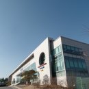 철창 뒤의 소금과 빛 이미지