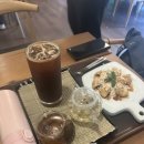 사월 한옥 이미지
