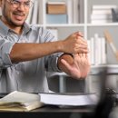 더편한마취통증의학과의원 | 중앙동마취통증의학과 손목 통증, 일상생활 불편함 지속! '손목건초염'