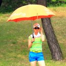 ‘우산과 선글라스로 자외선 차단 완벽하게’ 이미지
