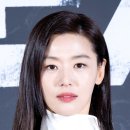 전지현 11년 만에 스크린 컴백, '군체'로 박스오피스 1위 등극