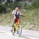 개울과 사람들 이미지