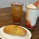 러시커피 | 군산 대형카페 러시커피 후기 넓은 좌석과 소금빵 맛집