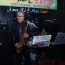 색소폰 연주 이미지