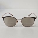 루킹안경 수원매탄점 | 안경 하나로 선글라스까지? 쿠케리 티타늄 안경테 x 변색 누진다초점 렌즈의 완벽한 만남!