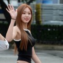 몸매가 놀라운 오늘자 뮤뱅 권은빈 출근사진.jpg 이미지