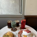 [홍대카페/연남동카페] 신세계를 맛보다!! &#39;네시사분&#39;&lt;옥쓔크로플&gt; &lt;딸기우유 카스테라&gt;찐후기