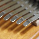 작은 엄지 피아노 칼림바 이미지