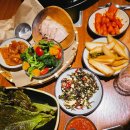 고기도감 | 상암 디지털미디어시티역 구워주는 솥뚜껑 제주 고깃집 추천 '제주도감'