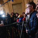 Retraites : le fragile gain du PS 이미지